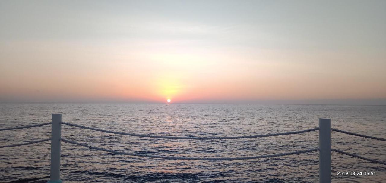 Seascape Beach Resort 오슬롭 외부 사진