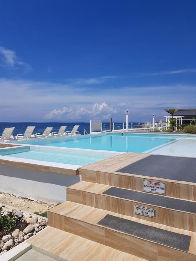 Seascape Beach Resort 오슬롭 외부 사진